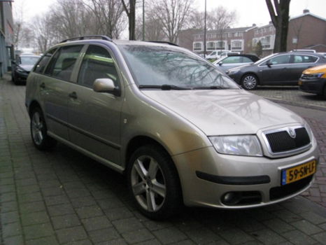 Skoda Fabia Combi - 1.4-16V L&K lederen bekl - 1