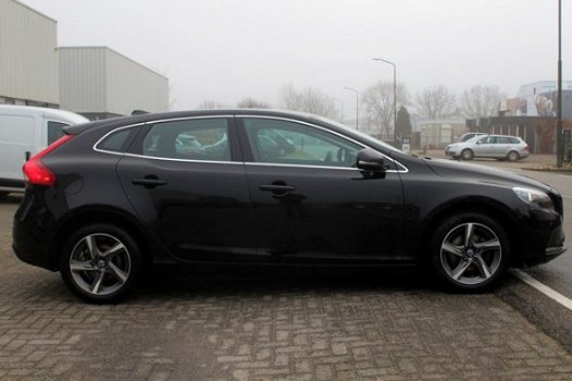 Volvo V40 - 2.0 D2 Summum + Leder + Navi + 16 inch R-Design + Pdc - 1