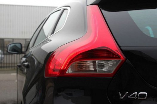 Volvo V40 - 2.0 D2 Summum + Leder + Navi + 16 inch R-Design + Pdc - 1