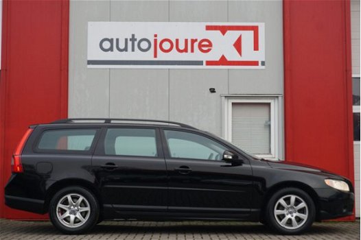 Volvo V70 - 2.4D 176 pk Limited Edition / automaat / leder / navigatie - 1