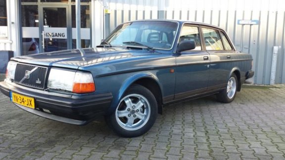 Volvo 240 - DL 2.3 - 1