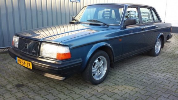 Volvo 240 - DL 2.3 - 1