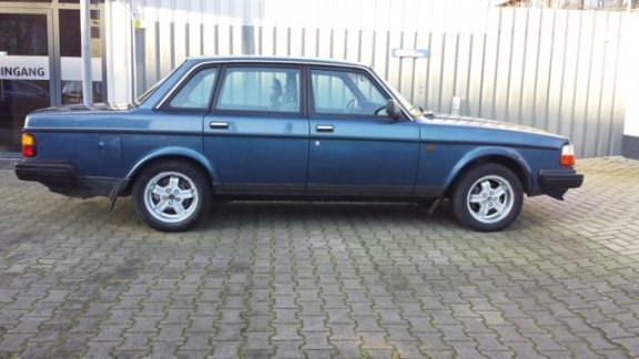 Volvo 240 - DL 2.3 - 1