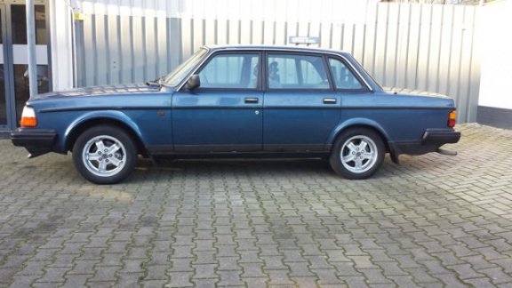 Volvo 240 - DL 2.3 - 1