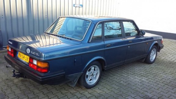 Volvo 240 - DL 2.3 - 1