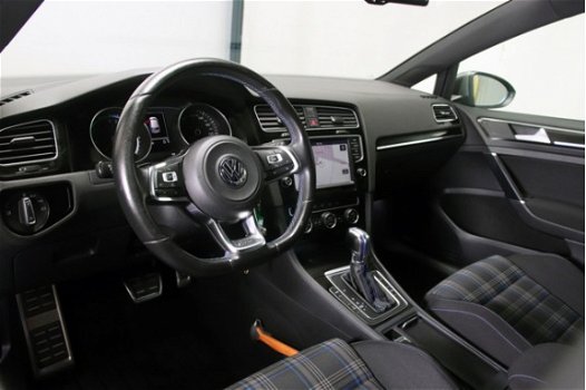 Volkswagen Golf - 1.4 TSI 204pk GTE DSG Navigatie ParkAssist App-Connect Climate Control - 1