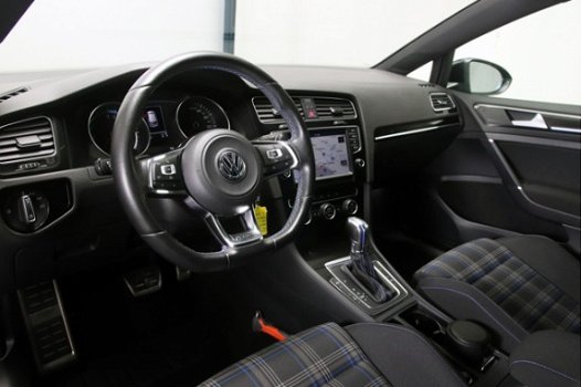 Volkswagen Golf - 1.4 TSI 204pk GTE DSG LED Navigatie Camera ParkAssist Climate Control - 1