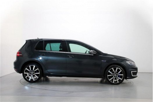 Volkswagen Golf - 1.4 TSI 204pk GTE DSG LED Navigatie Camera ParkAssist Climate Control - 1