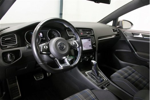 Volkswagen Golf - 1.4 TSI 204pk GTE DSG Navigatie DAB+ LED ParkAssist Climate Control - 1