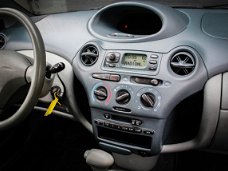 Toyota Yaris - 1.3-16V VVT-i Sol Automaat + Airco