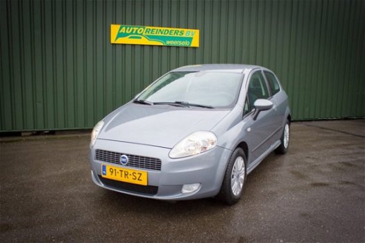 Fiat Grande Punto - 1.4i 16V Sport + Airco / Cruise / Trekhaak / Nieuwe APK - 1