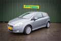 Fiat Grande Punto - 1.4i 16V Sport + Airco / Cruise / Trekhaak / Nieuwe APK - 1 - Thumbnail