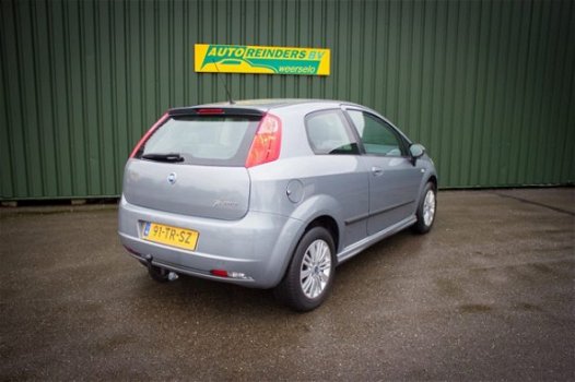 Fiat Grande Punto - 1.4i 16V Sport + Airco / Cruise / Trekhaak / Nieuwe APK - 1