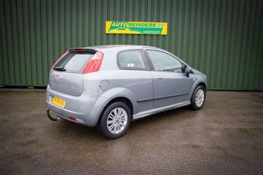 Fiat Grande Punto - 1.4i 16V Sport + Airco / Cruise / Trekhaak / Nieuwe APK - 1