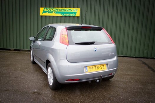 Fiat Grande Punto - 1.4i 16V Sport + Airco / Cruise / Trekhaak / Nieuwe APK - 1