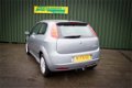 Fiat Grande Punto - 1.4i 16V Sport + Airco / Cruise / Trekhaak / Nieuwe APK - 1 - Thumbnail