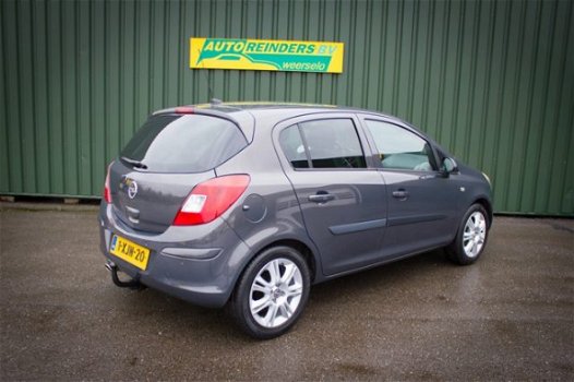 Opel Corsa - 1.4i 100pk 5-drs + Navi / Trekhaak / PDC / Mooie auto - 1