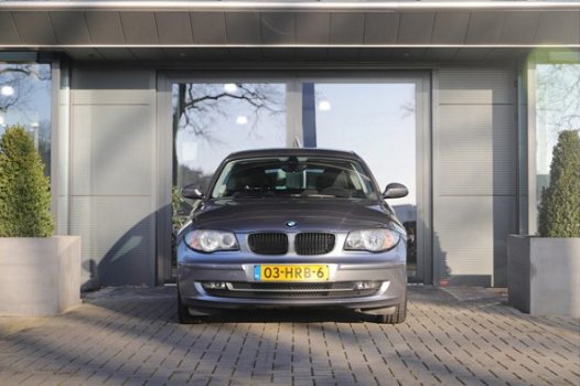BMW 1-serie - 118i Business Line | Navigatie | Airco | Cruise Control | Licht- en regensensor - 1