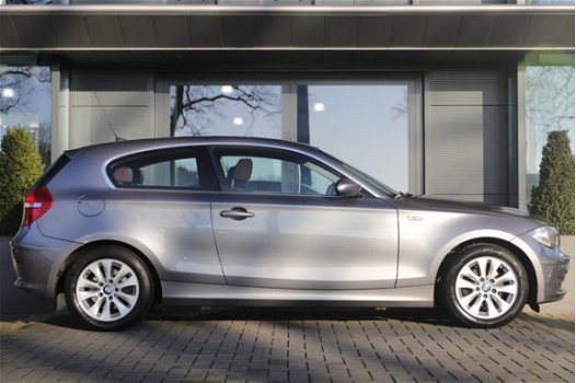 BMW 1-serie - 118i Business Line | Navigatie | Airco | Cruise Control | Licht- en regensensor - 1