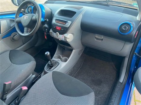 Toyota Aygo - 1.0 12V VVT-I DYNAMIC BLUE AIRCO 3DRS INCL GARANTIE - 1