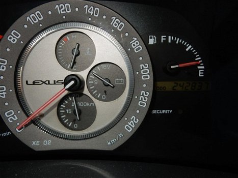 Lexus IS - 200 Sport - 1