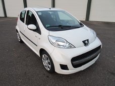 Peugeot 107 - 1.0-12V Millesim 200