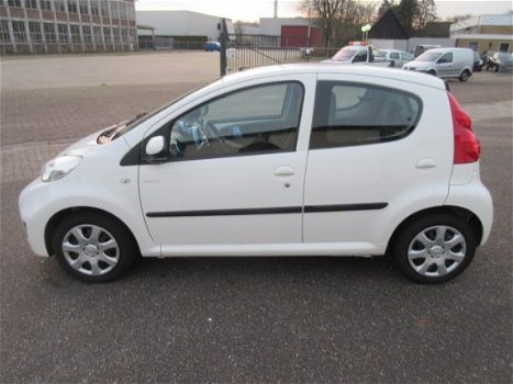 Peugeot 107 - 1.0-12V Millesim 200 - 1