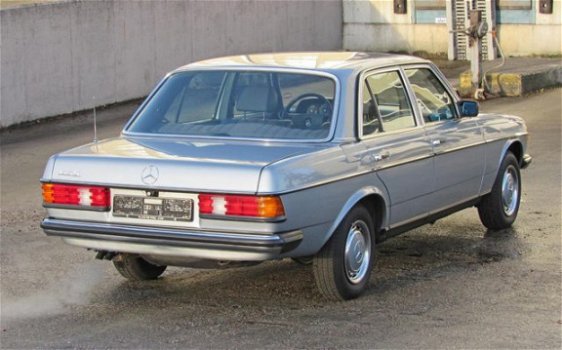 Mercedes-Benz 250 - (W123) - 1