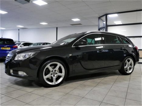 Opel Insignia Sports Tourer - 2.0 T Cosmo 4x4 *Sportleder/Panoramdak* Navigatie/Xenon/19 Inch 220pk - 1