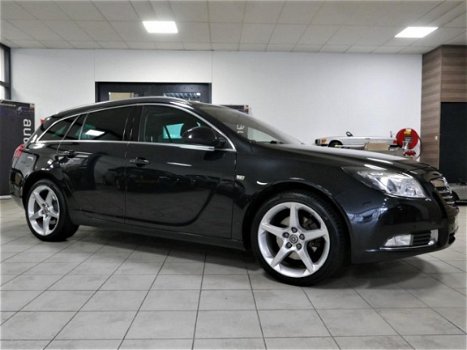 Opel Insignia Sports Tourer - 2.0 T Cosmo 4x4 *Sportleder/Panoramdak* Navigatie/Xenon/19 Inch 220pk - 1