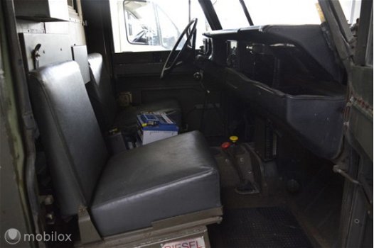 Land Rover 109 - Ambulance - 1