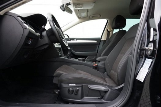 Volkswagen Passat Variant - 1.4 TSI 150pk Comfortline Business + Trekhaak + Navigatie - 1