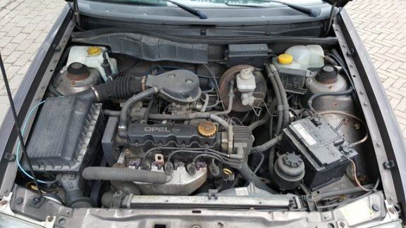 Opel Astra - 1.6i GL - 1