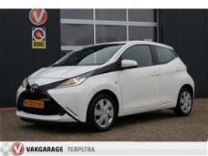 Toyota Aygo - 1.0 VVT-i x-play (70pk) CAMERA/ Airco/ C.V. Afstand/ Elek. ramen/ Media-Scherm/ Blueto