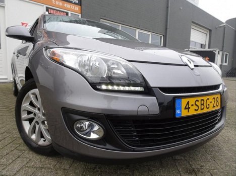 Renault Mégane Estate - 1.5 dCi Expression van 2de Eigenaar met navigatie en airco en carkit - 1