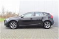 Volvo V40 - 2.0 D2 R-Design Business Navi/Bluetooth Winterline/Xenon/Stoelverwarming - 1 - Thumbnail