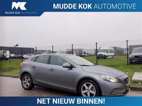 Volvo V40 - 1.6 D2 Momentum | Navigatie | Trekhaak | Cruise Control | Xenon - 1