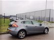 Volvo V40 - 1.6 D2 Momentum | Navigatie | Trekhaak | Cruise Control | Xenon - 1 - Thumbnail