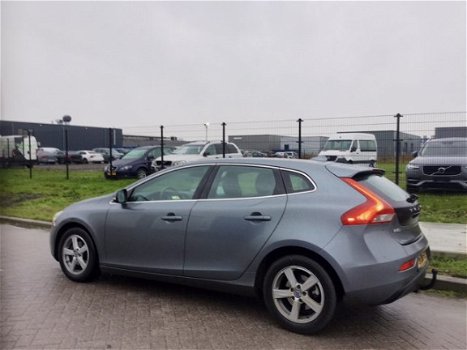 Volvo V40 - 1.6 D2 Momentum | Navigatie | Trekhaak | Cruise Control | Xenon - 1