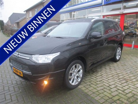 Mitsubishi Outlander - 2.0 PHEV Instyle AUT. 1e eigenaar | dealer NL auto | EX BTW | navi | opendak - 1