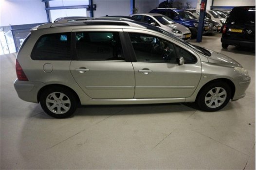 Peugeot 307 SW - 1.6-16V Premium PANO / CLIMA / NAVIGATIE / 2008+NAP - 1