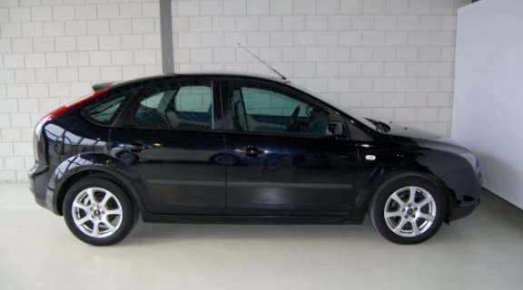 Ford Focus - 1.6-16V First Edition - Automaat - Airco - LM velgen - 1