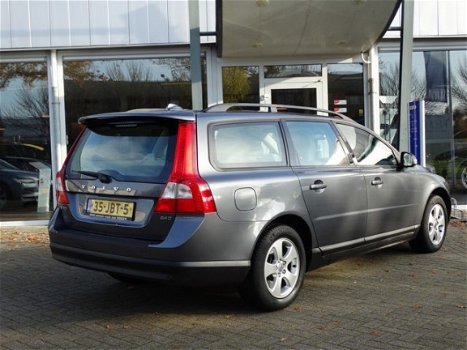 Volvo V70 - 2.4D Aut. Kinetic - 1