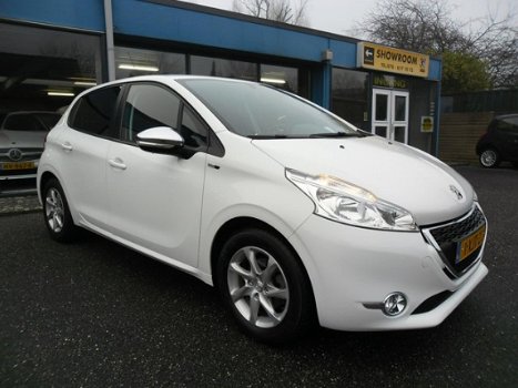 Peugeot 208 - 1.2 VTI 82PK 5 DRS STYLE NAV ECC LMV PDC RIJKLAARPRIJS - 1