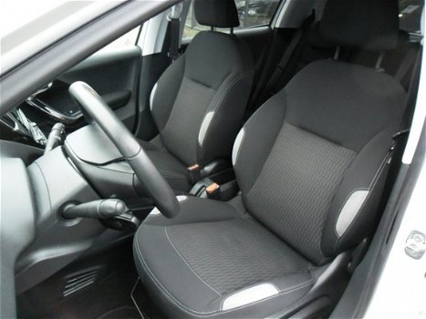 Peugeot 208 - 1.2 VTI 82PK 5 DRS STYLE NAV ECC LMV PDC RIJKLAARPRIJS - 1