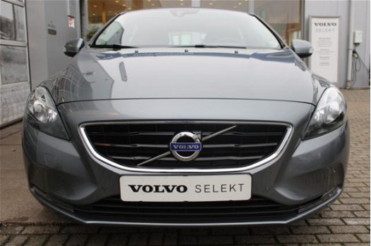 Volvo V40 - T2 2.0 122PK Kinetic / Trekhaak / R-Design diffuser / - 1