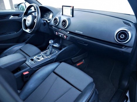 Audi A3 Sportback - 1.4 e-tron PHEV S-line/Pano-dak/Lane assist - 1