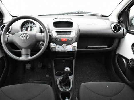 Toyota Aygo - 1.0 VVT-i Now - 1