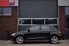 Audi A1 Sportback - 1.4 TDI 90pk S-line Admired Navi/Xenon/17"