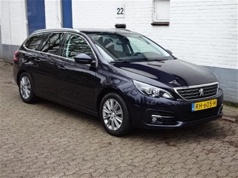 Peugeot 308 - 1.2 PureTech 130pk Automaat Allure Navigatie Trekhaak Panoramadak - 1